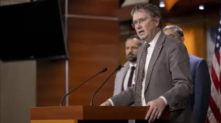 Cumhuriyetçi Senatör Thomas Massie’den Trump’a Sert Eleştiri: “Uyanın MAGA’lılar”