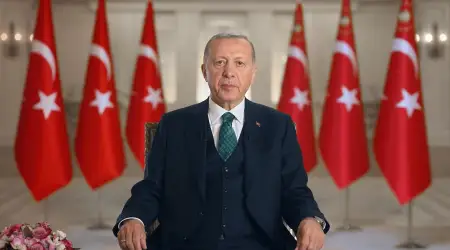 Cumhurbaşkanı Erdoğan: “Türkiye Kendisine Zorla Giydirilen Elbiseyi Yırtıp Atıyor”