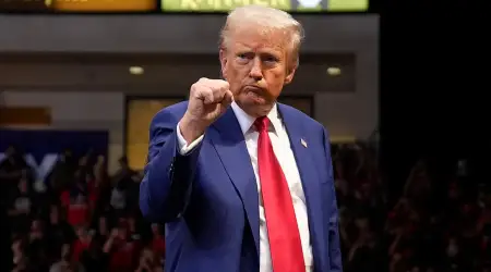 Grönland’ın Güvenliğini İki Köpek Kızağının Sağladığını İddia Eden Trump, Adayı “Şöyle ya da Böyle Alacağını” Söyledi