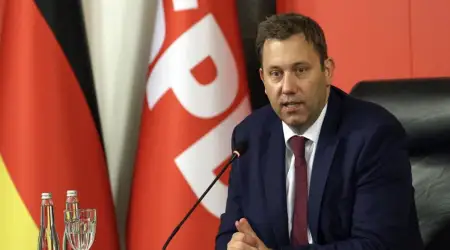 Almanya Başbakan Yardımcısı, ABD-Avrupa İlişkilerinin Dağılmakta Olduğunu Açıkladı