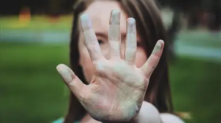 Avrupa Genelinde Kadınlara ve Kız Çocuklarına Yönelik Siber Şiddet Nasıl Yayılıyor?