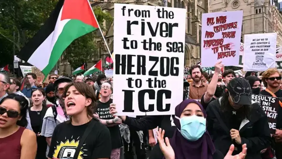 Soykırımcı İsrail’in Cumhurbaşkanı Herzog’un Ziyaretine Avustralyalılar Protesto ile Karşılık Verdi, Polis Müdahale Edince Ortalık Karıştı