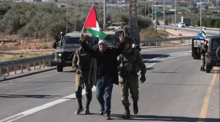 Katil İsrail Bölgeyi Filistinlilerden Temizlemek İçin İnsanların İkametlerini İptal Ediyor