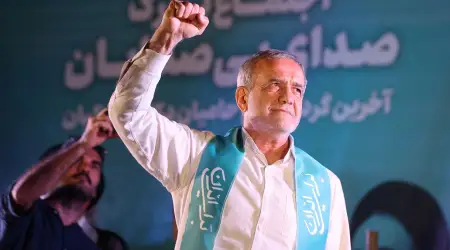 İran Cumhurbaşkanı Devalüasyon Sebebiyle Maaşının Bin Dolara Düştüğünü Açıkladı