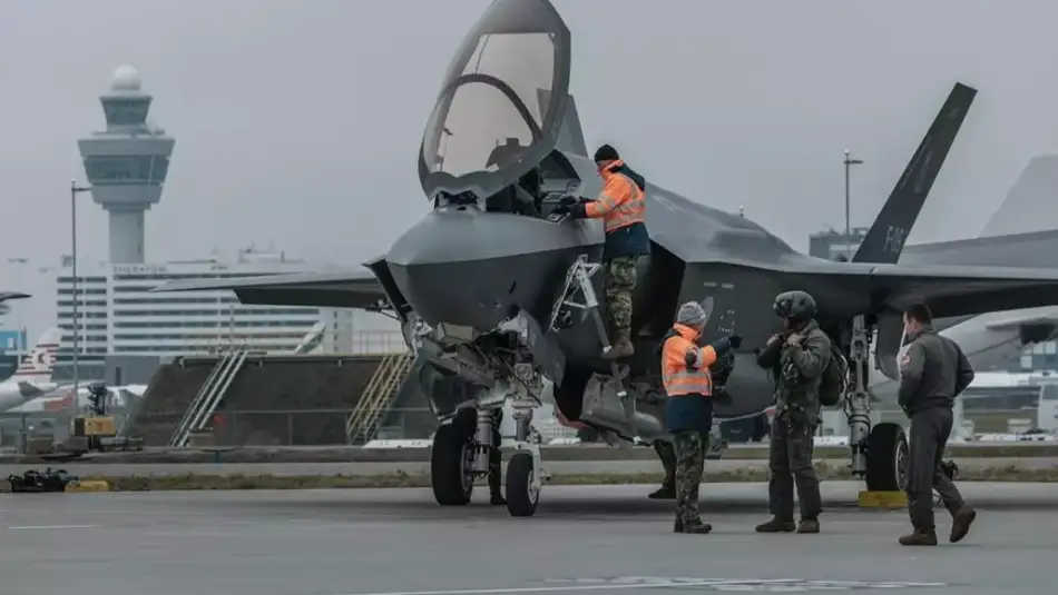 Hollanda Savunma Bakanı ABD’nin En Güvenli Savaş Uçağı Olarak Pazarladığı F-35’lerin Yazılımının Kırılabileceğini Açıkladı