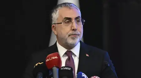 ÇSGB Vedat Işıkhan Emeklilerin Durumunu İyileştirmek için Çalışmalar Yapıldığını Açıkladı