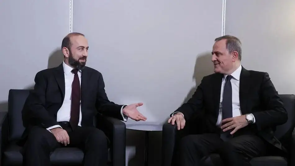 Komşular Arasında Dayanışma: Bayramov ve Mirzoyan Bölgede Barış ve Güvenliği Görüştü