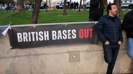 Kıbrıs’taki İngiliz Üssü’nün Güvenlik Tehdidi Olduğunu Belirten Halk Sokaklara Döküldü