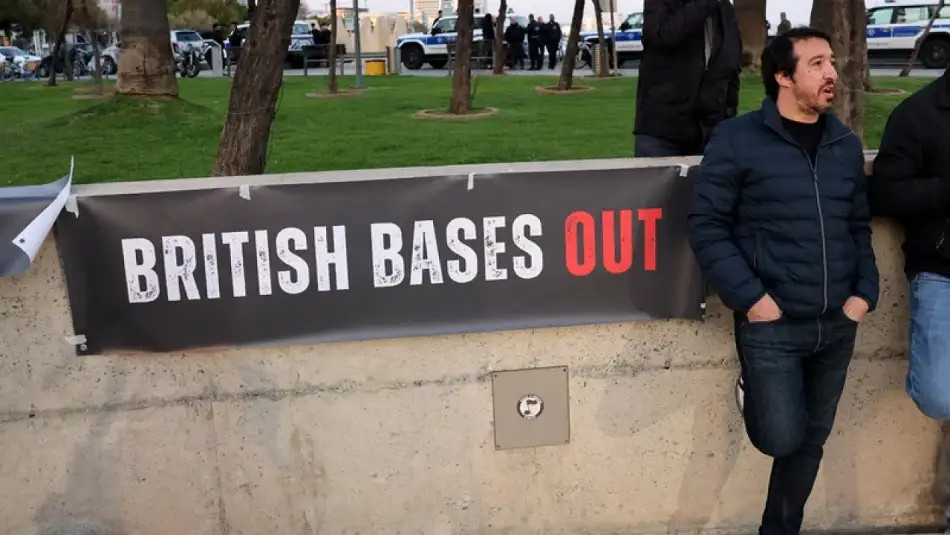 Kıbrıs’taki İngiliz Üssü’nün Güvenlik Tehdidi Olduğunu Belirten Halk Sokaklara Döküldü