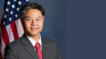 Trump Epstein Pisliklerini İran Savaşıyla Gündemden Düşürmek İstedi, Senatör Ted Lieu Bizzat İncelediğini ve Trump’ın Çocuk İstismarı Konusunda Binlerce Kez Adının Geçtiğini Açıkladı