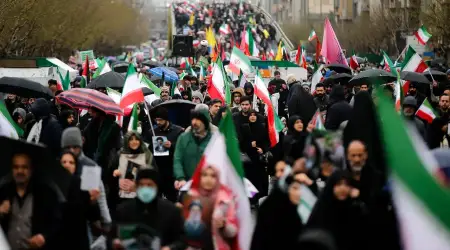 ABD ve İsrail Bombardımanına Rağmen Kudüs Günü Vesilesiyle İran Halkı Tahran Meydanlarını Doldurdu, Gösteriye Cumhurbaşkanı Pezeşkiyan da Katıldı