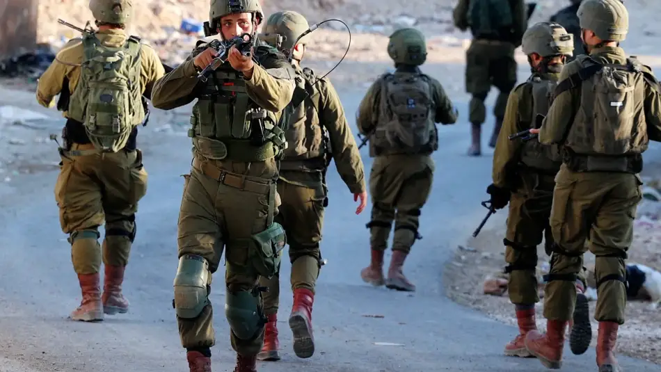 Soykırım Ordusu Namaz Kılan Filistinlilere Müdahale Etti