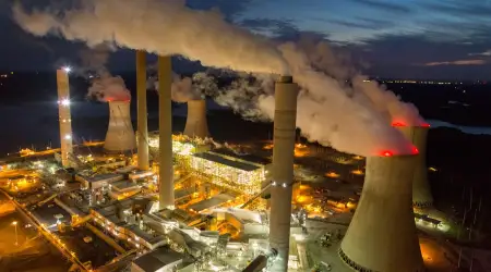 Fosil Yakıt Devleri Yeşil Taahhütlerinden Vazgeçme Eğiliminde Mi?