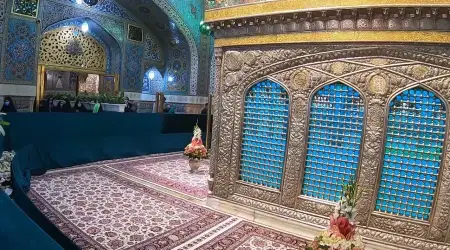 Meşhed’de İmam Rıza Türbesi’nde Bayram Namazına Yoğun Katılım