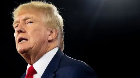 Eski Başkan Biden Görünmeyen Kişilerle El Sıkışıyordu, Trump Kimle Konuşuyor? Trump, İran’dan Bize Bugün Hediye Geldi Ama Ne Olduğunu Söylemeyeceğim Dedi