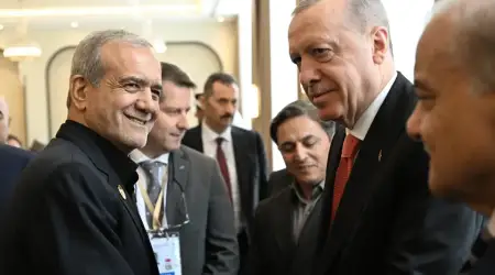 Cumhurbaşkanı Erdoğan’a Teşekkür eden Pezeşkiyan: “Kardeş Türk Milleti Uzun Yıllardır İslam Ümmetiyle Dayanışmada Önemli Bir Rol Üstlenmiştir, Bu Şerefli Yola Birlikte Devam Edeceğiz”
