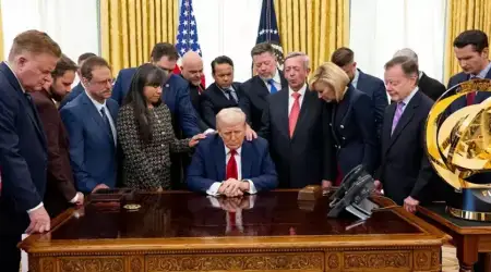 Beyaz Saray’ın Dini Danışmanı Epstein Sapığı Trump’ı Hz. İsa’ya Benzetti