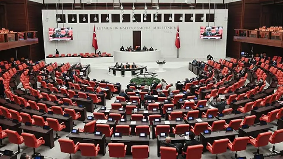 Kadın Memurların Ücretli İzninin Uzatılmasına Yönelik Değişiklik Komisyonda Kabul Edildi