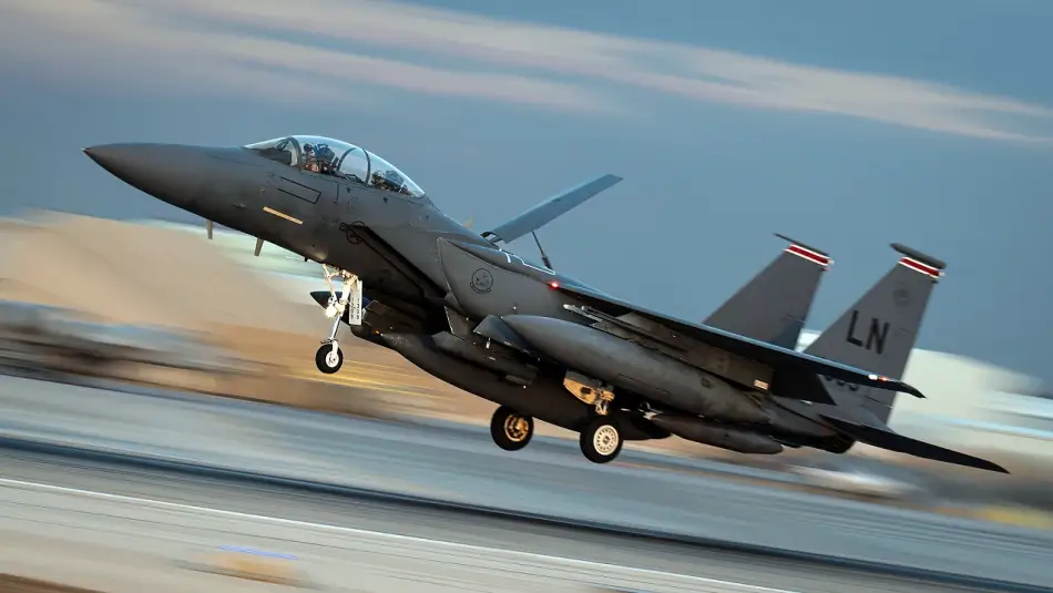 Trump İran’ın Hava Kuvvetlerini Yok Ettik Demişti, ABD Hava Kuvvetleri Dökülüyor