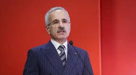 Ankara-İstanbul Arasına İkinci Otoyol Yapılacak, Bakan Uraloğlu: Köprü ve Yollar Satılmayacak, 5G’den Dolayı İnternete Zam Gelmeyecek