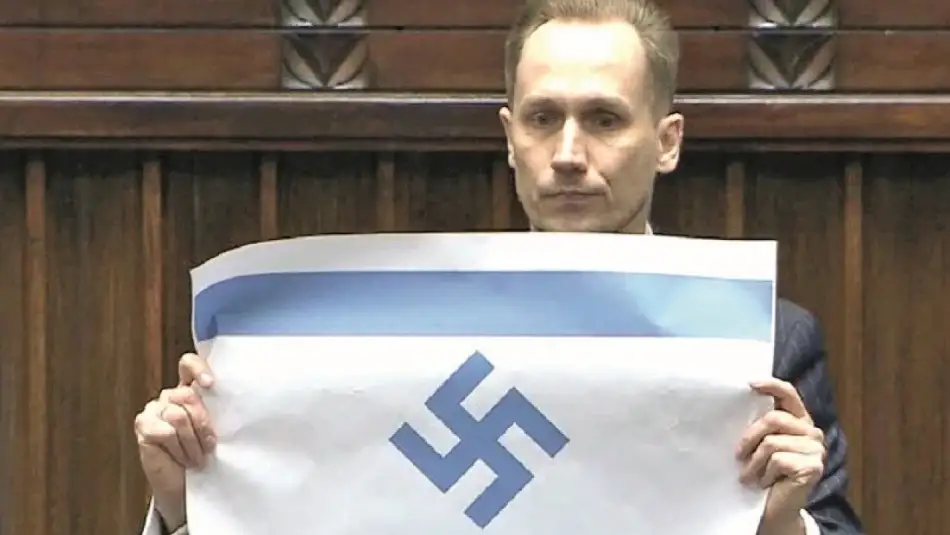 Polonyalı Siyasetçi Tepkisini Parlamento Kürsüsünden Gamalı Haçlı İsrail Bayrağını Kaldırarak Gösterdi