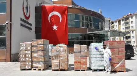 Türkiye Zor Durumdaki Komşusu İran’a 6 Tır Tıbbi Malzeme Yardımı Gönderdi