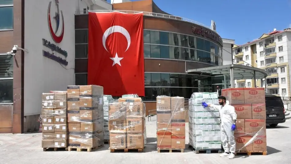 Türkiye Zor Durumdaki Komşusu İran’a 6 Tır Tıbbi Malzeme Yardımı Gönderdi