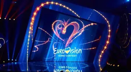Sırbistanlılar İsrail Eurovision Şarkı Yarışmasına Kabul Edildiği için Devlet Televizyonu Önünde Protesto Düzenledi
