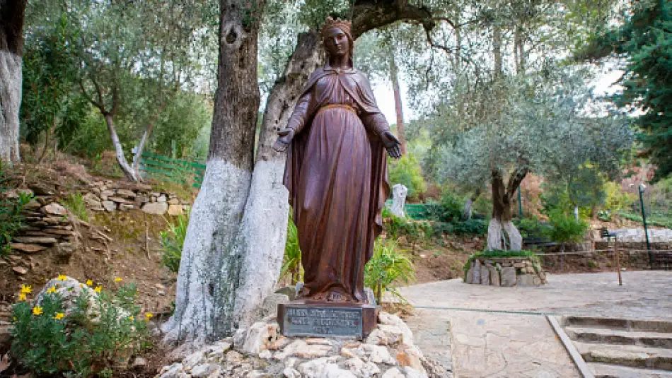 İsrail Askerleri Hz. İsa Heykeli, Kilise Saldırısı, Kız ve Erkek Hristiyan Okulları Baskınlarından Sonra Şimdi de Meryem Ana Heykelini Parçaladı