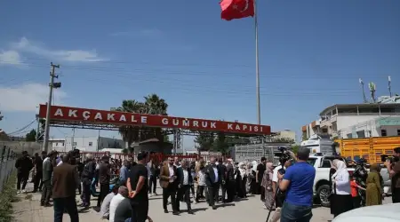 Akçakale Sınır Kapısı 12 Yıl Sonra Geçişlere Açıldı