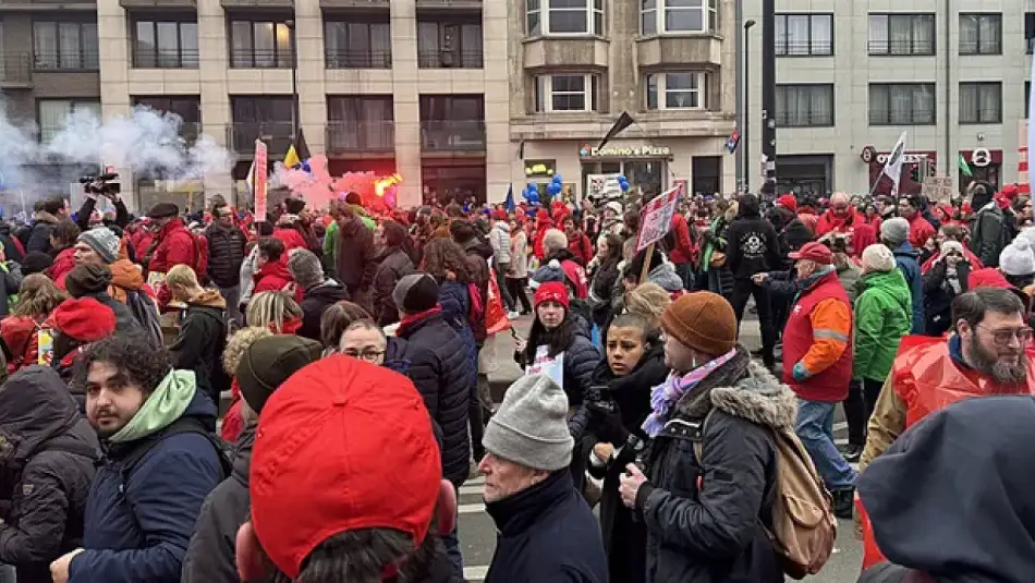 Belçika’da Onbinlerce Çalışan Hükümeti Protesto İçin Sokaklardaydı