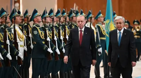 Kazakistan Cumhurbaşkanı Tokayev, Türk Dünyasının Manevi Önderi Ahmet Yesevi Adına Hazırlanan İlk Devlet Nişanını Cumhurbaşkanı Erdoğan’a Tevcih Etti