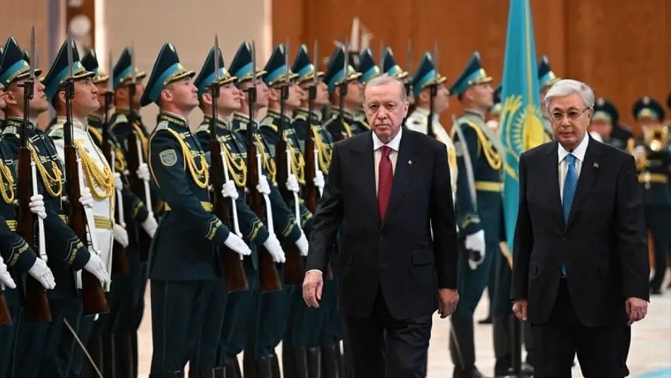 Kazakistan Cumhurbaşkanı Tokayev, Türk Dünyasının Manevi Önderi Ahmet Yesevi Adına Hazırlanan İlk Devlet Nişanını Cumhurbaşkanı Erdoğan’a Tevcih Etti