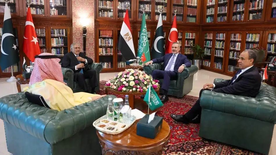 Pakistan ve Mısır Dışişleri Bakanları, Pakistan, Suudi Arabistan, Türkiye ve Mısır Dışişleri Bakanlarının Yer Aldığı "Bölgesel İstişare Platformu"na İlişkin Konuları Değerlendirdi