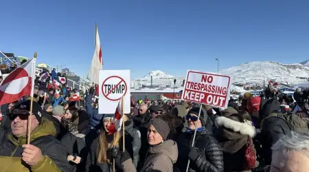 Amerikan İşgali İstenmiyor, Grönlandlılar ABD Konsolosluğu Önünde Trump’ı Protesto Etti