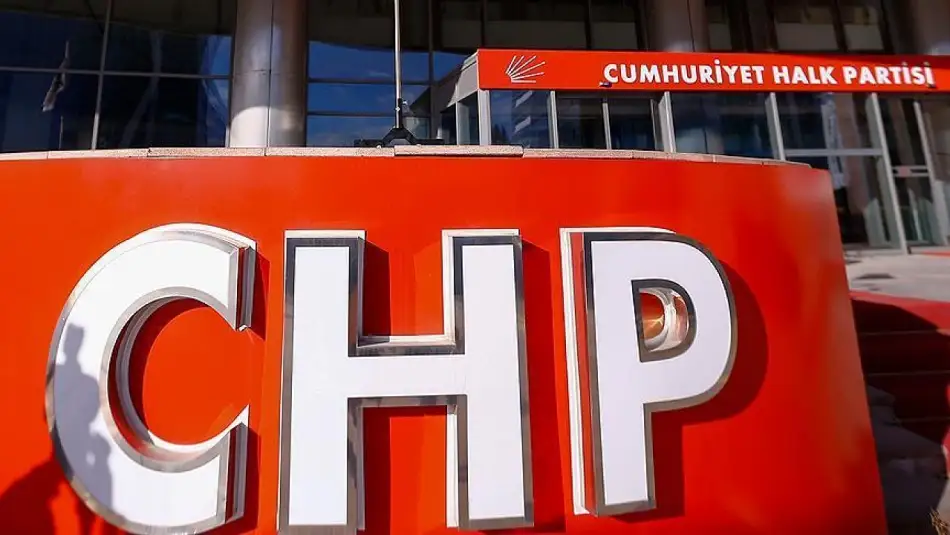 CHP Ortadan İkiye Bölündü: 57 Kişilik Parti Meclisi Üyesinden Özgür Özel Yanlısı 28 Kişi İstifa Etti
