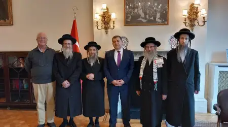 Londra’da Türk Büyükelçiliğini Ziyaret Eden Antisiyonist Yahudi Örgütü İsrail’in Yahudi Devleti Olmadığını Söyledi