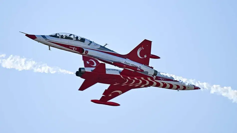 Ankara’da Yapılacak NATO Zirvesi Öncesinde Türk Yıldızları Belçika Semalarında Şov Yaptı