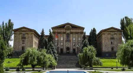 Ermenistan'da Muhalefetten Paşinyan'a “Görevden Alma” Çıkışı