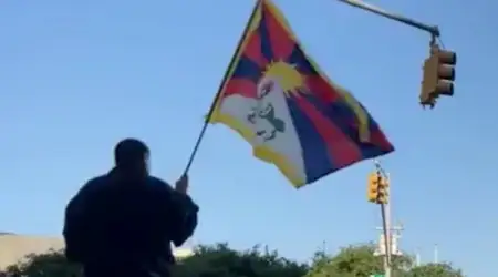 Tibetli Aktivist Kendisini BM Merkezi Önünde Yaktı