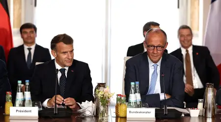 Köln’de Buluşan Fransa Cumhurbaşkanı Macron ve Alman Şansölyesi Merz, Çin’in Ticaret Politikalarına Karşı Ortak Mücadele Yollarını Tartıştı