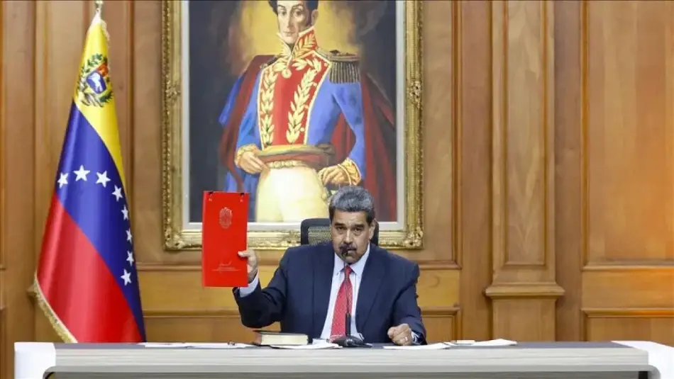 Maduro Yanlısı Göstericiler Karakas'ın Merkezinde ABD ve İsrail Bayraklarını Yaktı