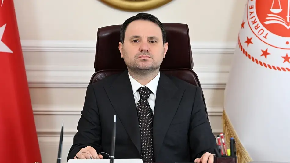 Türkiye’nin Arınma Süreci Devam Ediyor: 84 Hakim ve Savcı İhraç Edildi, Adalet Bakanı Gürlek Mumcu Cinayetiyle İlgili Aileyle Görüşecek