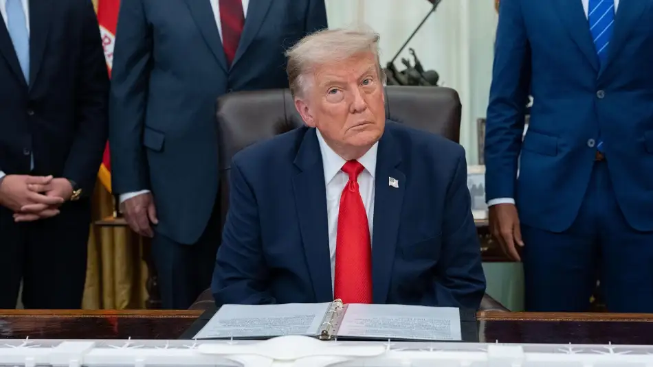 Trump İran’la Anlaştıklarını Söyleyip Tehdidi Yenilerken Tahran Bunu Yalanlayıp Sadece Umman’la Görüştüklerini Söyledi