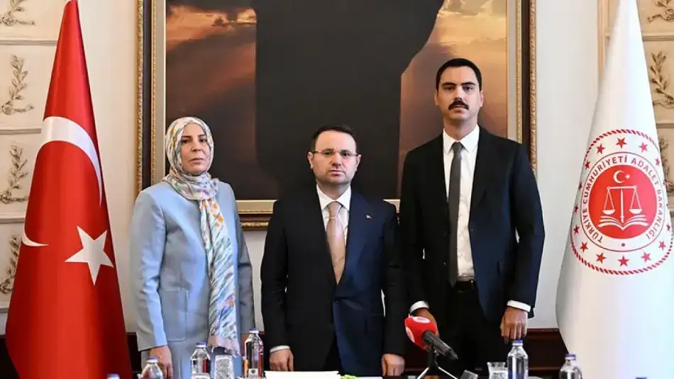 Adalet Bakanı Gürlek, Mumcu ve Oktay’ın Ailelerinden Sonra Muhsin Yazıcıoğlu’nun Ailesiyle de Görüştü