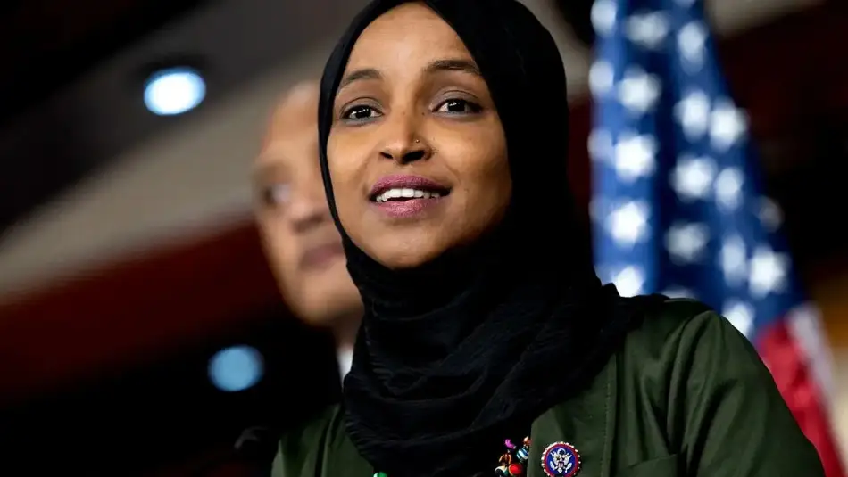Trump’ın "Solcu Bir Deli" Dediği Müslüman Aday İlhan Omar Yüzde 80’lik Rekor Oyla Kongre Yolunda