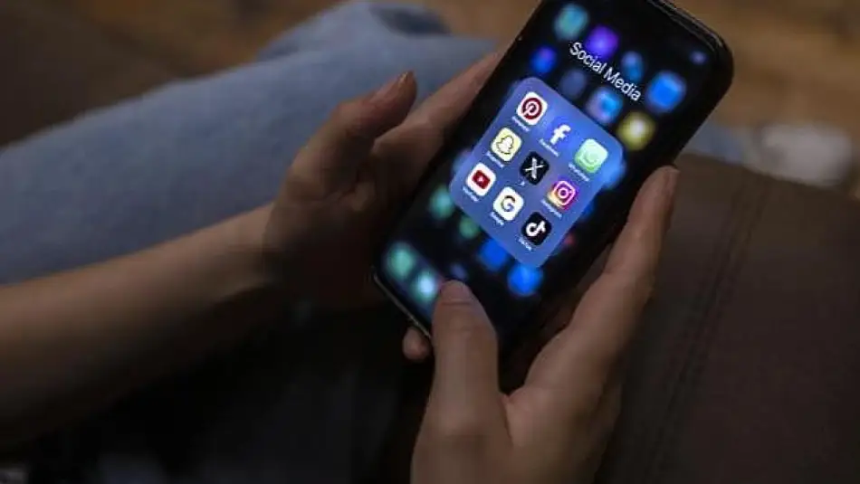 Facebook ve Tiktok Algoritmaları Kolombiya’da Çocukların Silahlı Gruplara Katılımını Teşvik Ediyor