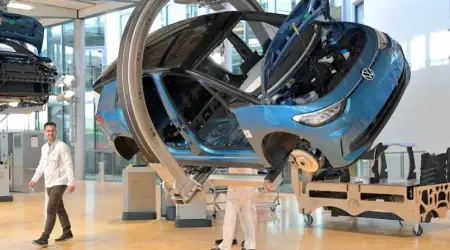 Alman Otomotiv Sektörü Hızla Zayıflıyor, Volkswagen 100 Bin Kişiyi İşten Çıkaracak