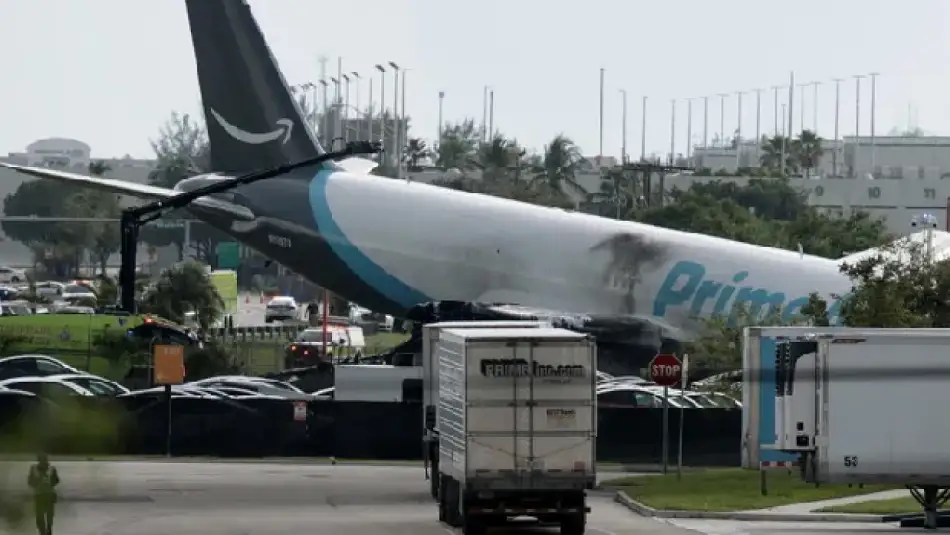 ABD/Miami’de Kargo Uçağı Pistten Çıkarak Kaza Yaptı: 5 Ölü, 5 Yaralı