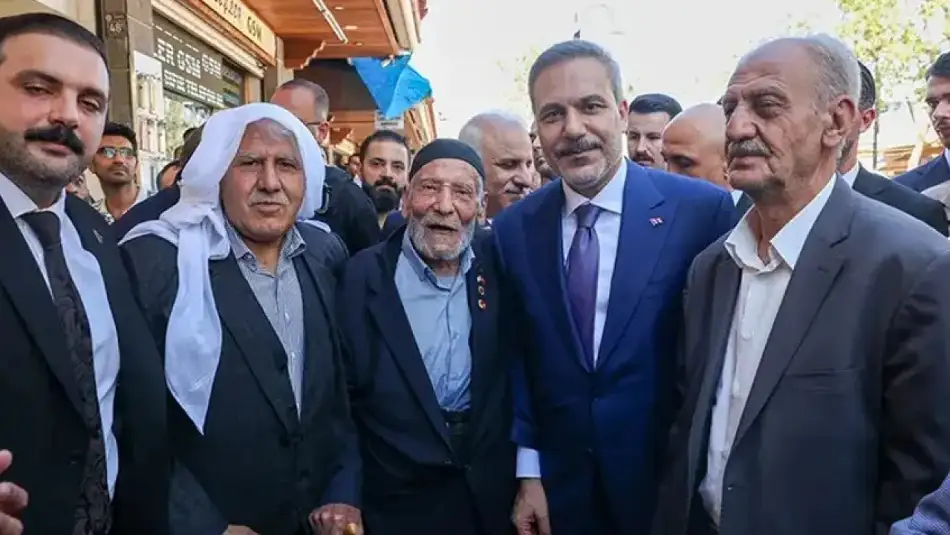 Diyarbakır Sokaklarında Hakan Fidan’a Yoğun İlgi